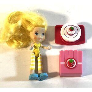 Strawberry Shortcake Lemon Meringue Doll Cake Basket Accessories Lot READ